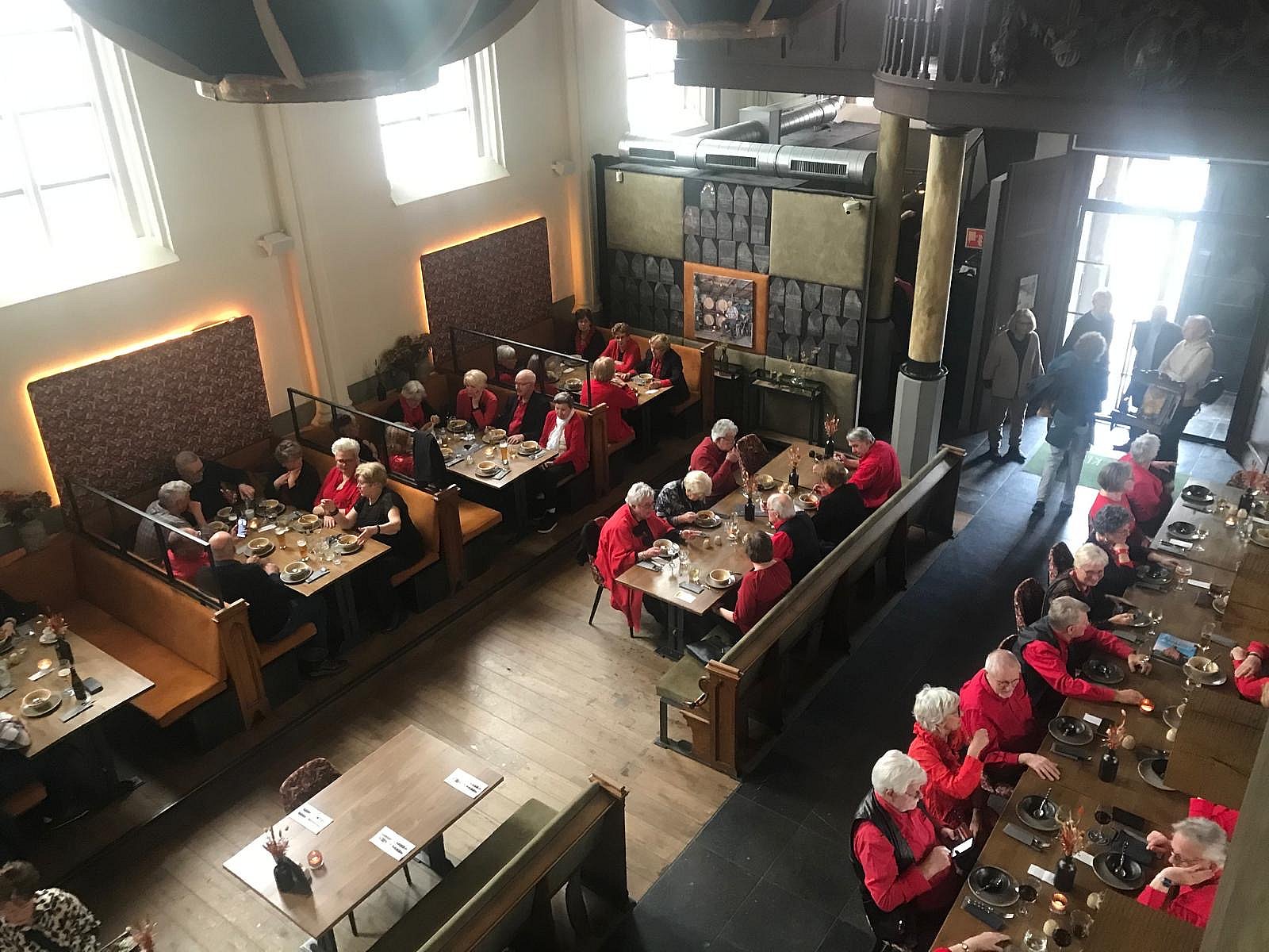 Restaurant "Onze Kerk" Hooge Zwaluwe - optreden en lunch - foto's Krysia Aarts en Wijnand Bouman