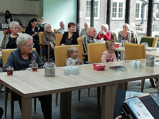 Thebe Liesbosch foto's Theo v. Houten en Lucie